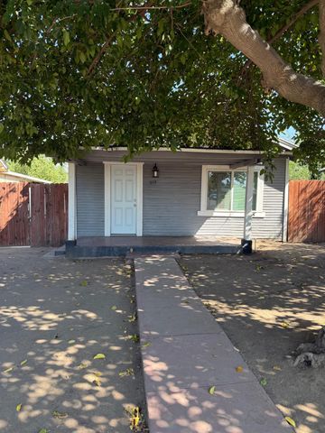 817 S 8th Street, Fresno, CA 93702