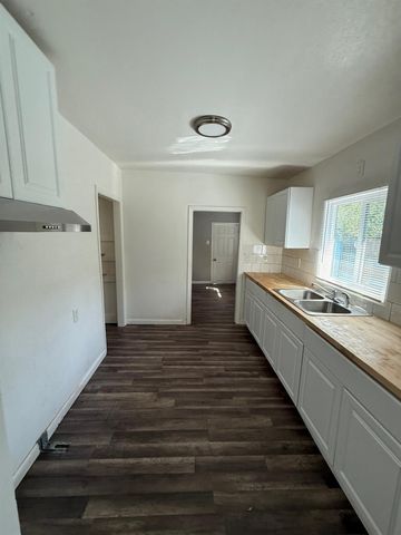 817 S 8th Street, Fresno, CA 93702