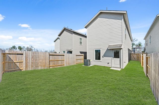 906 Pertuso Lane, Huffman, TX 77336