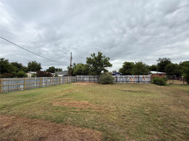 516 W 4th Street, Coleman, TX 76834