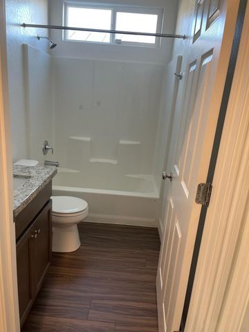 401 Manuel Court, Los Banos, CA 93635