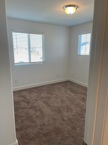 401 Manuel Court, Los Banos, CA 93635