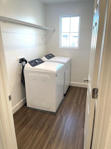 401 Manuel Court, Los Banos, CA 93635