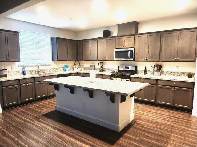 401 Manuel Court, Los Banos, CA 93635