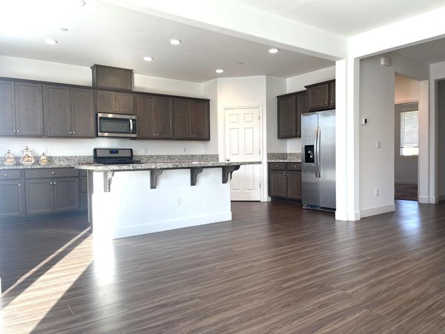 401 Manuel Court, Los Banos, CA 93635