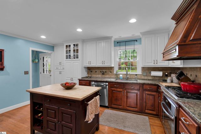 210 Heathwood Drive, Spartanburg, SC 29307
