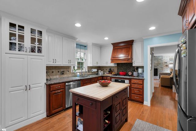 210 Heathwood Drive, Spartanburg, SC 29307