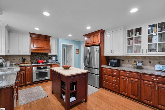 210 Heathwood Drive, Spartanburg, SC 29307