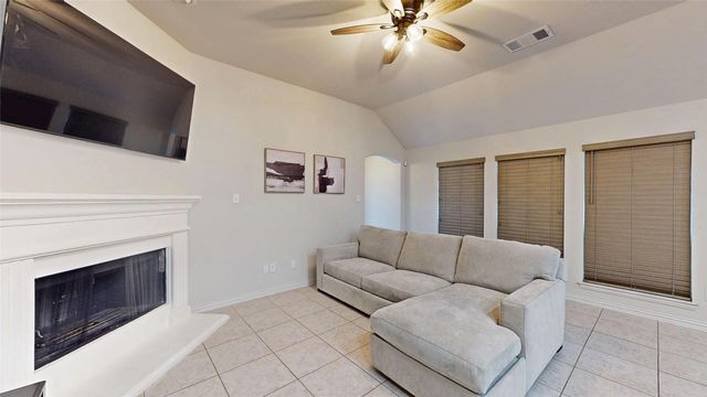 421 Catherine Lane, Lantana, TX 76226