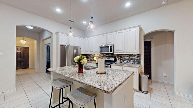 421 Catherine Lane, Lantana, TX 76226