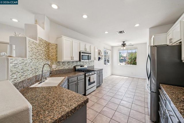 1336 Steinbeck Dr, Pittsburg, CA 94565