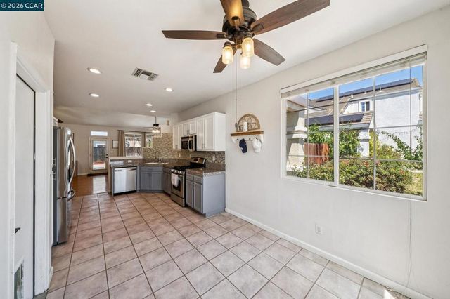 1336 Steinbeck Dr, Pittsburg, CA 94565