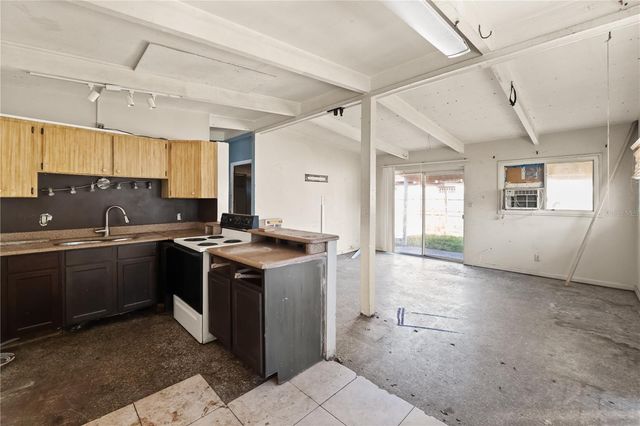 1703 WARRINGTON WAY, Tampa, FL 33619