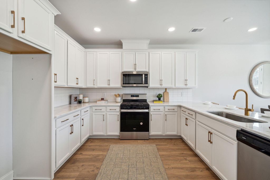 Image 11 of property listing at 221 Harding Lane, Goose Creek, SC 29445