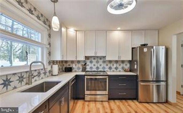 536 CAROL LN, Bath, PA 18014