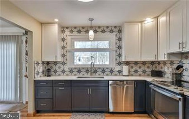 536 CAROL LN, Bath, PA 18014