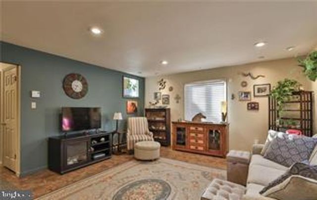 536 CAROL LN, Bath, PA 18014