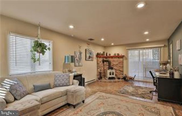 536 CAROL LN, Bath, PA 18014