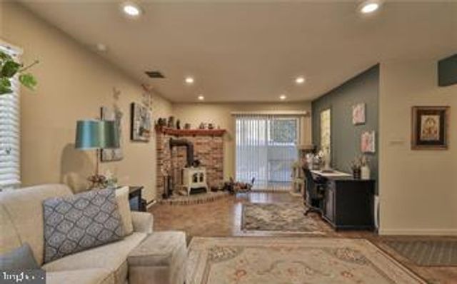 536 CAROL LN, Bath, PA 18014