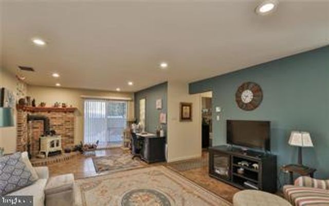 536 CAROL LN, Bath, PA 18014