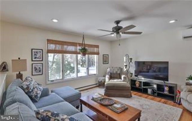 536 CAROL LN, Bath, PA 18014