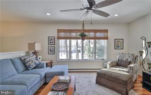 536 CAROL LN, Bath, PA 18014