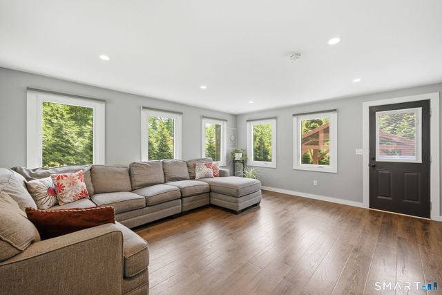 5 Beechcrest Drive, East Hampton, CT 06424