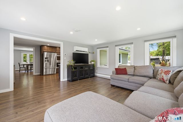 5 Beechcrest Drive, East Hampton, CT 06424