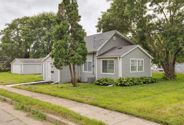 2841 Des Moines Street, Des Moines, IA 50317