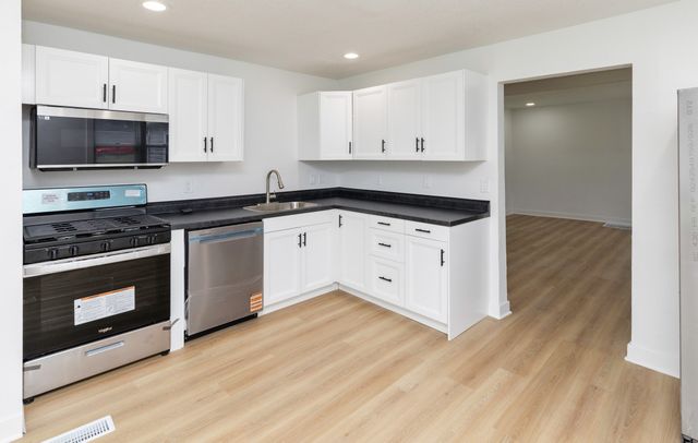 2841 Des Moines Street, Des Moines, IA 50317