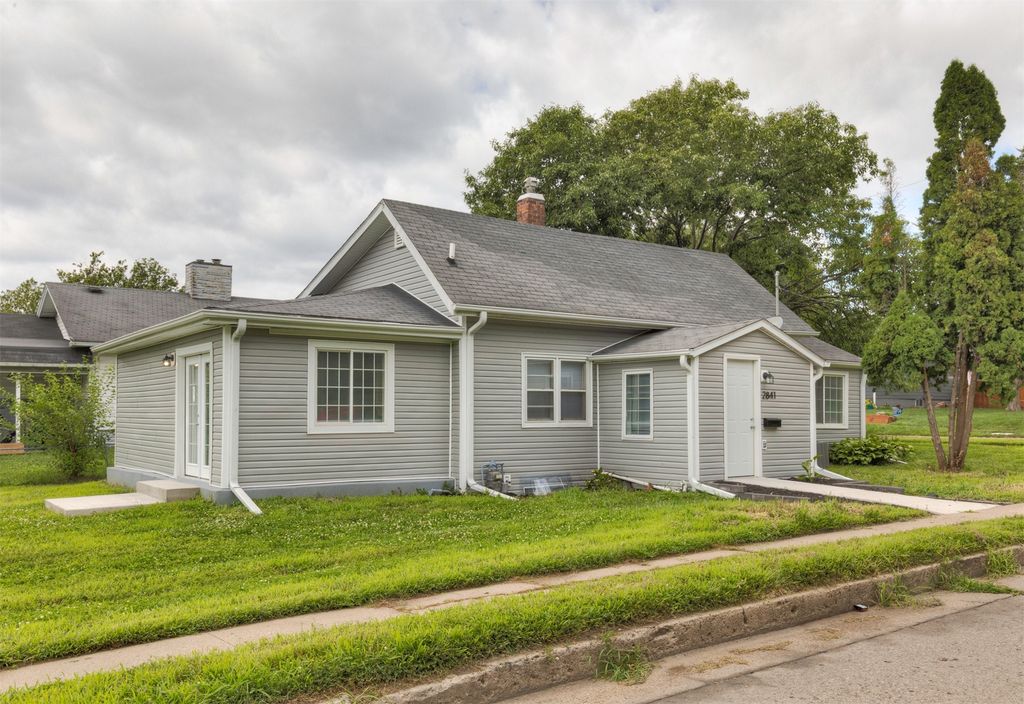 2841 Des Moines Street, Des Moines, IA 50317