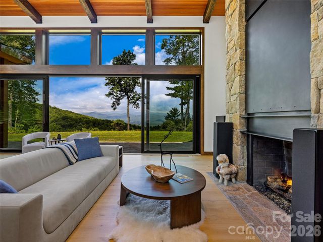 30 Banks Lane, Brevard, NC 28712
