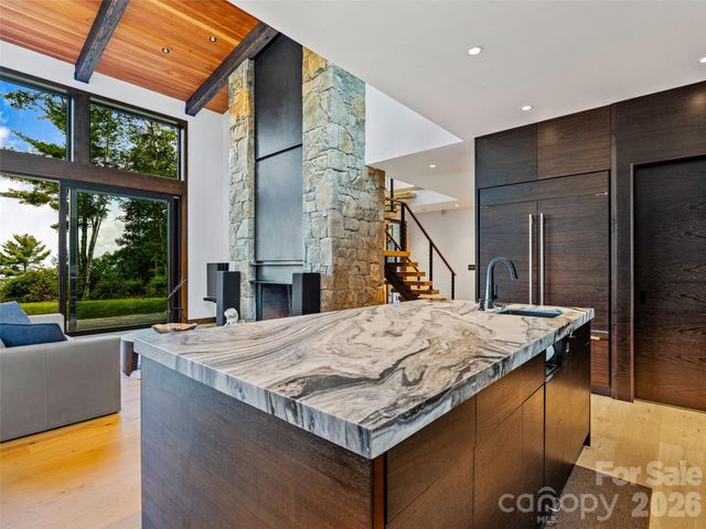 30 Banks Lane, Brevard, NC 28712