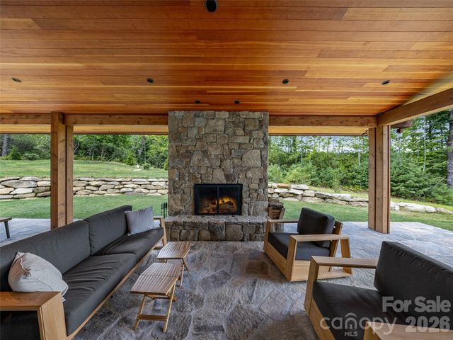 30 Banks Lane, Brevard, NC 28712