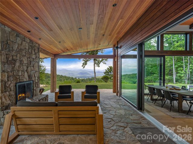 30 Banks Lane, Brevard, NC 28712
