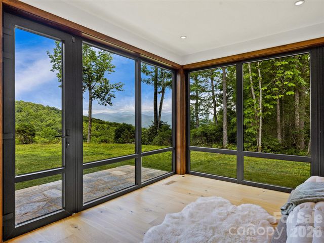 30 Banks Lane, Brevard, NC 28712