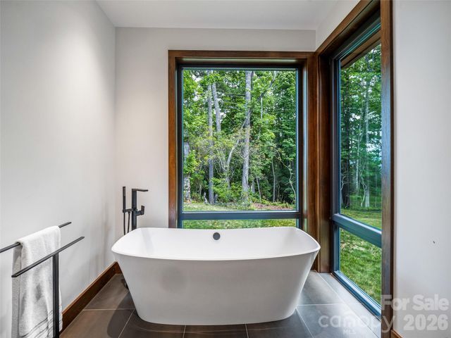 30 Banks Lane, Brevard, NC 28712