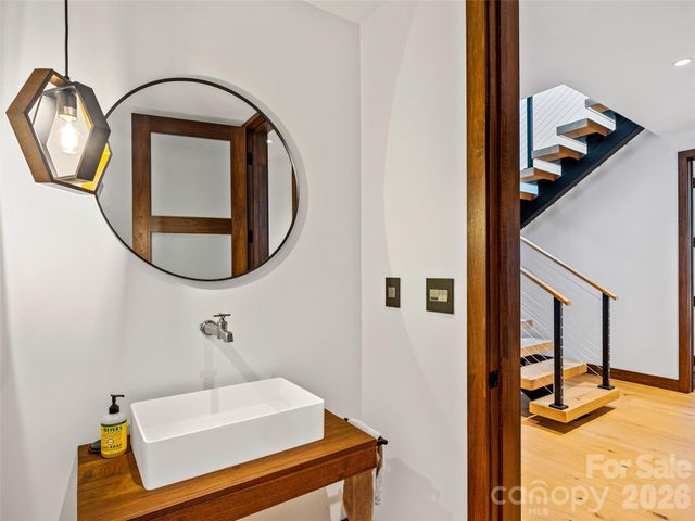 30 Banks Lane, Brevard, NC 28712