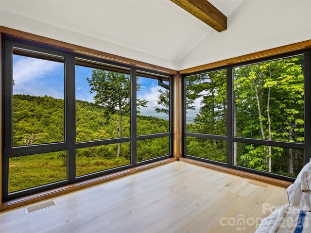 30 Banks Lane, Brevard, NC 28712