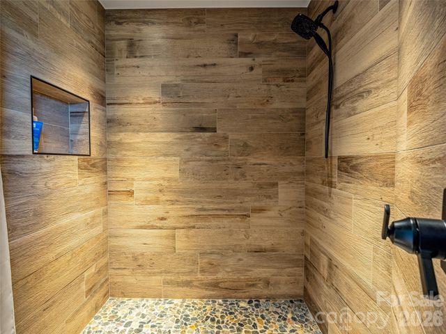 30 Banks Lane, Brevard, NC 28712