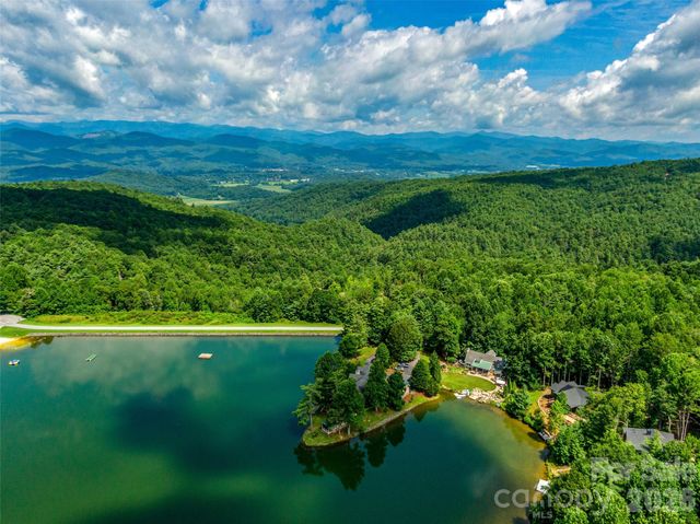 30 Banks Lane, Brevard, NC 28712