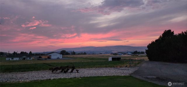 12687 Dodson Road NW, Ephrata, WA 98823