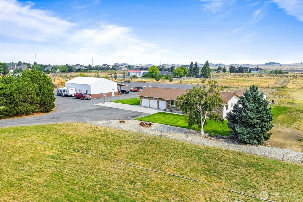 12687 Dodson Road NW, Ephrata, WA 98823