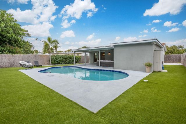 124 SW 11th Avenue, Boynton Beach, FL 33435