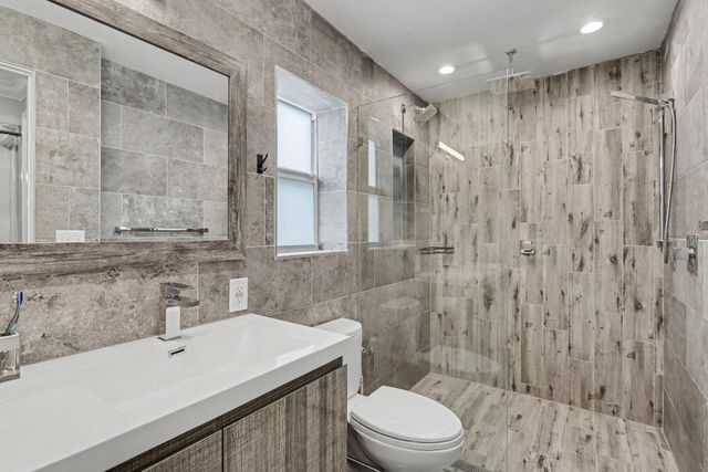 124 SW 11th Avenue, Boynton Beach, FL 33435