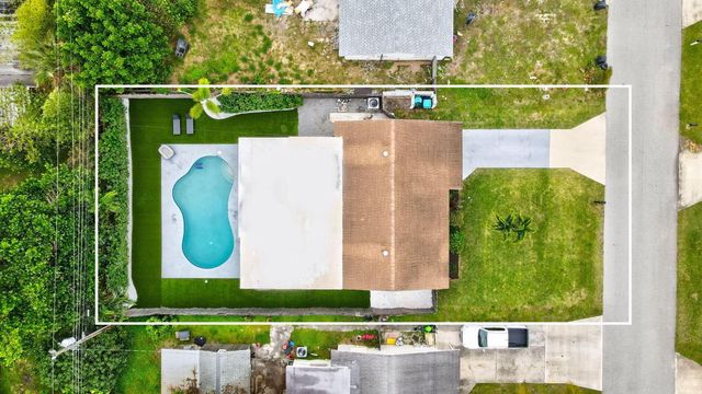 124 SW 11th Avenue, Boynton Beach, FL 33435