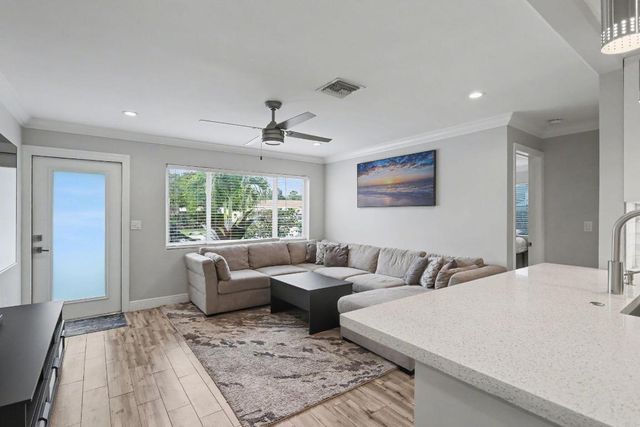 124 SW 11th Avenue, Boynton Beach, FL 33435