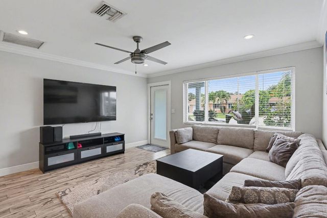 124 SW 11th Avenue, Boynton Beach, FL 33435