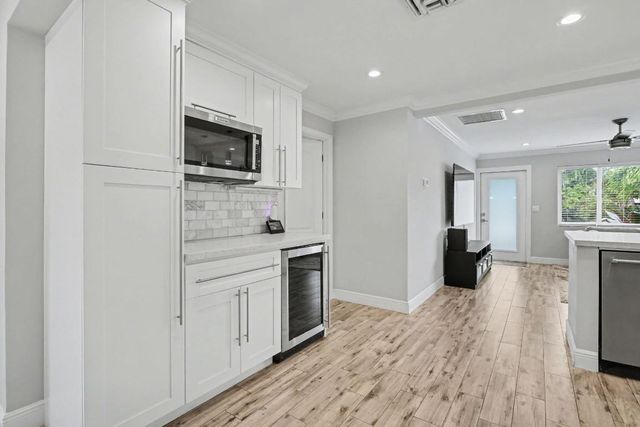 124 SW 11th Avenue, Boynton Beach, FL 33435