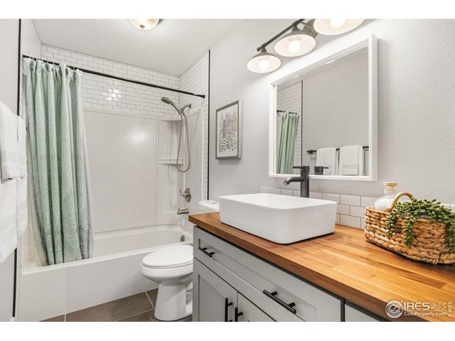 630 Homestead Ct, Fort Collins, CO 80526